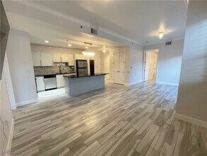 2405 W Serene Ave, Unit 843 in Las Vegas, NV - Building Photo - Building Photo