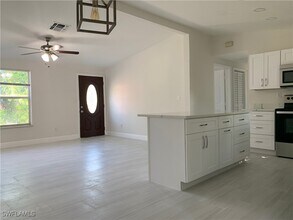 1259 8th Ave N in Naples, FL - Building Photo - Building Photo