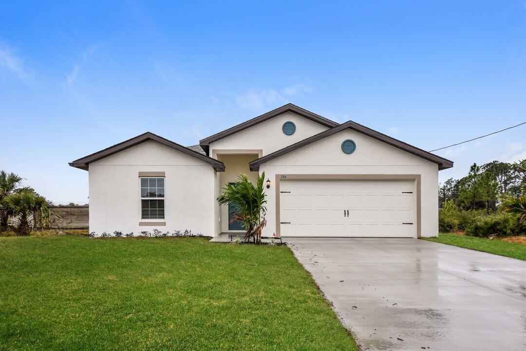 873 Youngreen Dr in Ft. Myers, FL - Building Photo