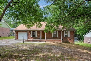 1274 Arailia Dr in Fayetteville, NC - Building Photo