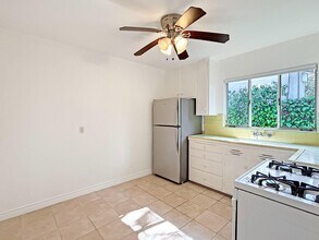 1300 Hoover St in Menlo Park, CA - Building Photo - Building Photo