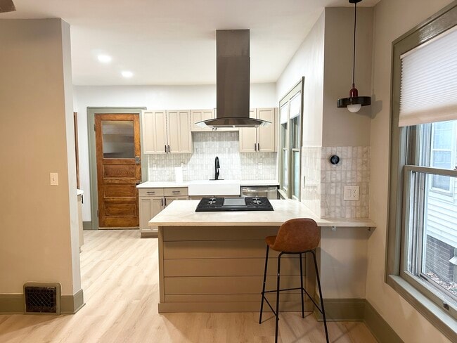 9205 Clifton Blvd, Unit 9205 Clifton blvd