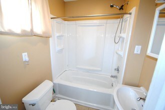 212 E Broad St in Burlington, NJ - Building Photo - Building Photo