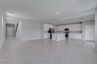 114 Manzanita Falls Ave in North Las Vegas, NV - Foto de edificio - Building Photo