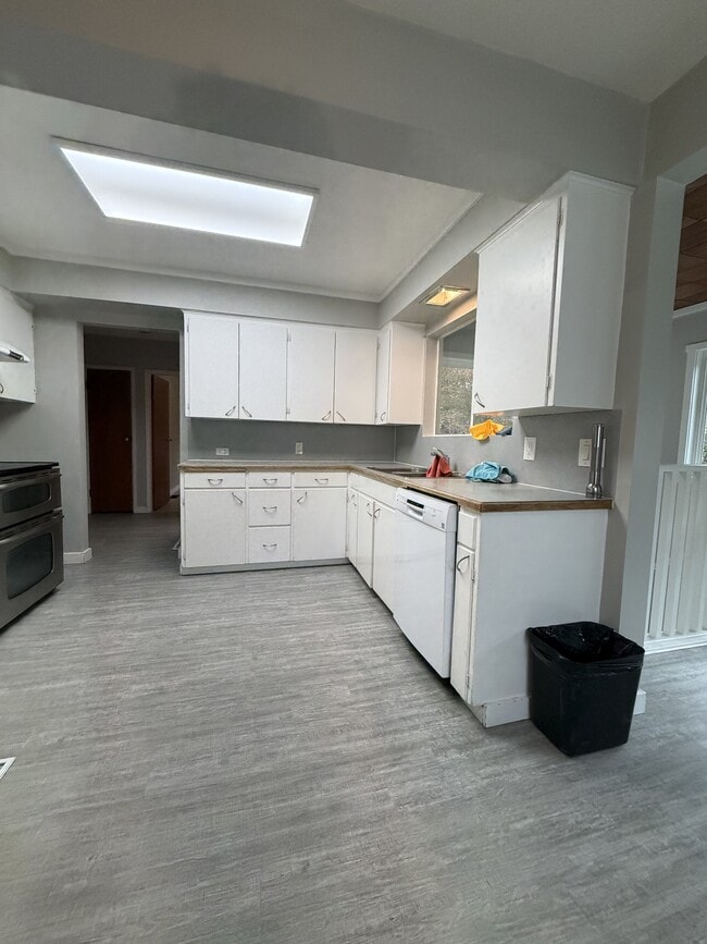 10586-10127 127 St in Surrey, BC - Building Photo - Building Photo