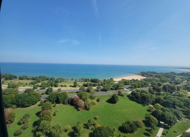 5415 N Sheridan Rd in Chicago, IL - Building Photo - Building Photo