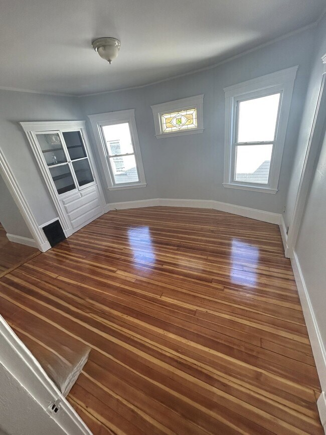 29 Mount Ida Rd, Unit 3 in Boston, MA - Foto de edificio - Building Photo