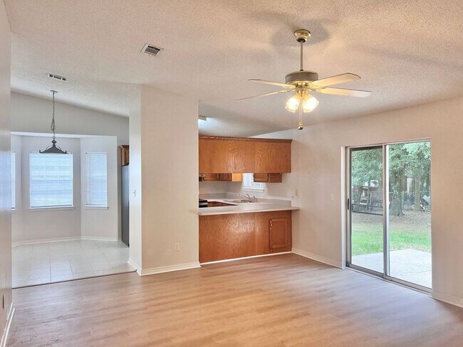 5721 Bronco Pl in Milton, FL - Building Photo - Building Photo