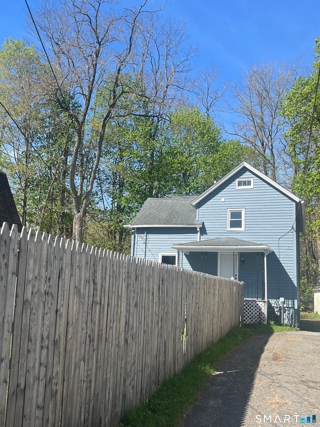 17 Woodbine St in Torrington, CT - Building Photo - Building Photo