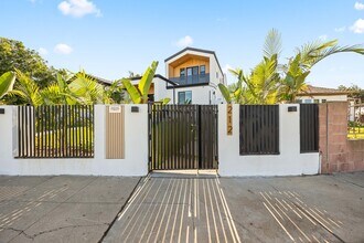 212 W 64th St, Unit A in Inglewood, CA - Foto de edificio - Building Photo