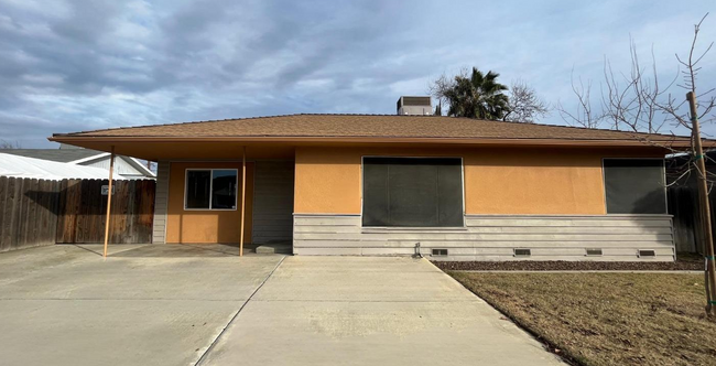 1807 N 11th Ave in Hanford, CA - Building Photo - Building Photo