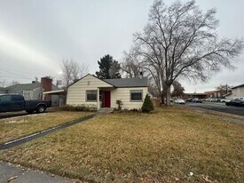 147 NW 9th St in Redmond, OR - Building Photo