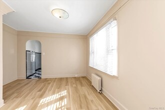 14 Endview Ave in Lynbrook, NY - Building Photo - Building Photo