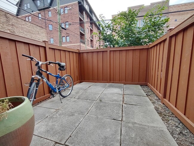 7241 Franklin St, Unit A in Forest Park, IL - Building Photo - Building Photo