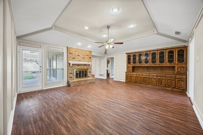 1340 Grand Teton Dr in Desoto, TX - Building Photo - Building Photo