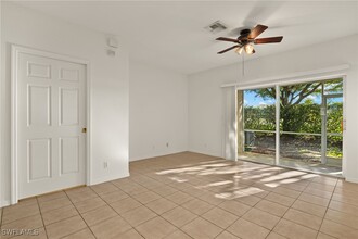 8261 Pacific Beach Dr in Ft. Myers, FL - Building Photo - Building Photo
