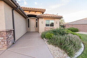 518 N Kensention Ave in Washington, UT - Building Photo - Building Photo