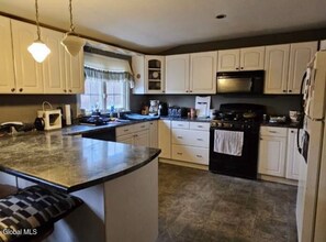 3 9th St, Unit # 2 in Waterford, NY - Foto de edificio - Building Photo