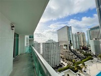 950 Brickell Ave in Miami, FL - Foto de edificio - Building Photo