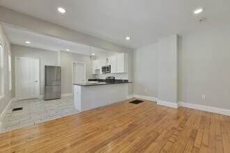 10 Howell Ct in Chelsea, MA - Foto de edificio - Building Photo