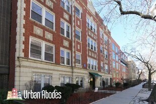 515 W Melrose St, Unit A05C in Chicago, IL - Building Photo