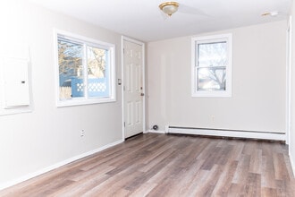 22 Carson Ln, Unit C in Medford, NY - Building Photo - Building Photo