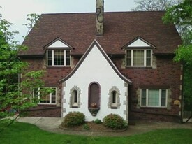 202 Long Road in Pittsburgh, PA - Building Photo