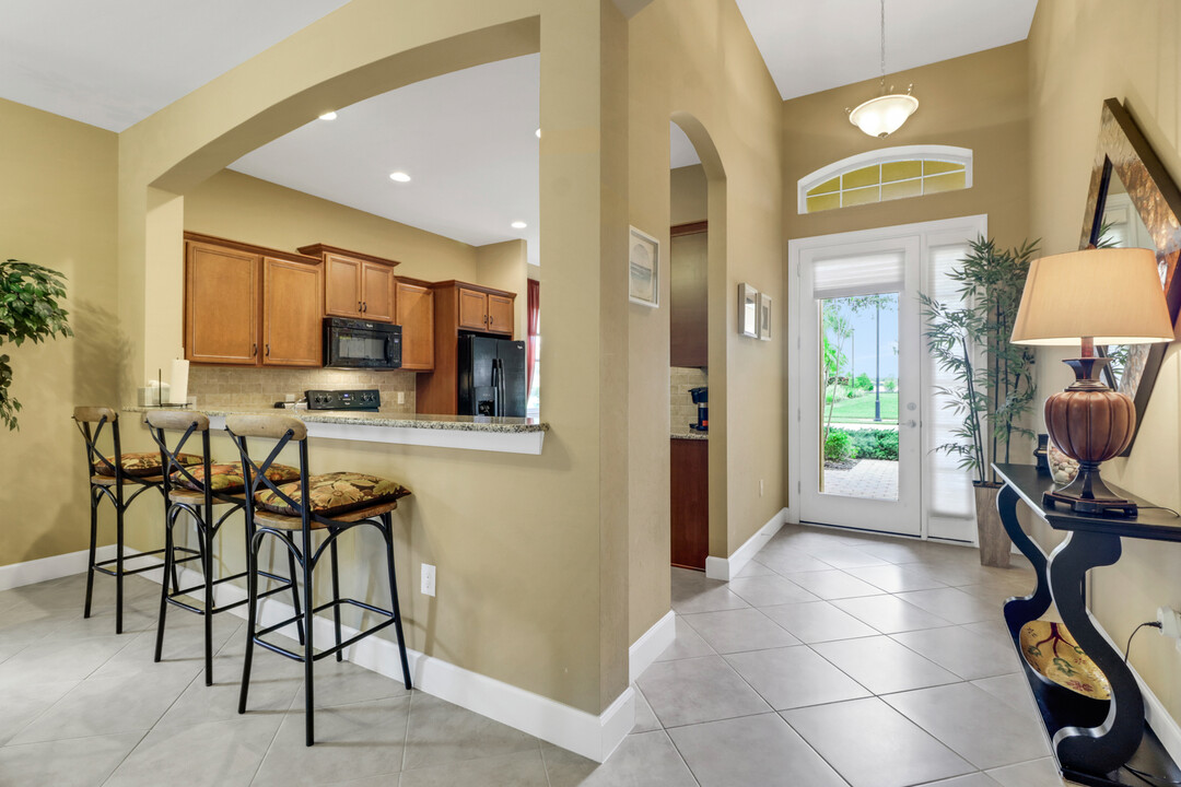 9118 Limestone Ln in Naples, FL - Building Photo