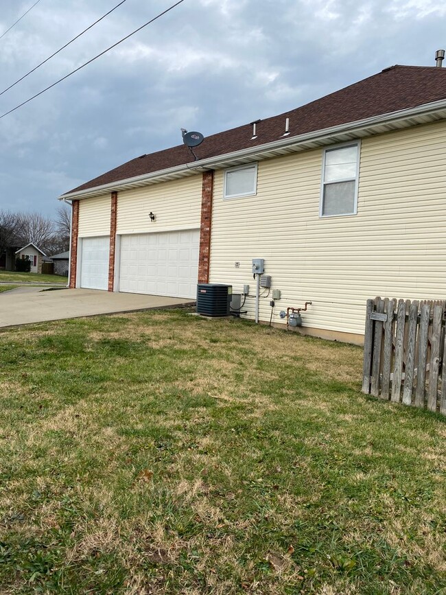 3882 S Homewood Ave in Springfield, MO - Building Photo - Building Photo