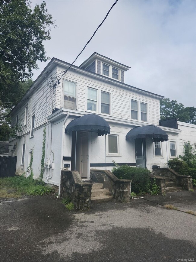 547 Violet Ave in Hyde Park, NY - Building Photo - Building Photo