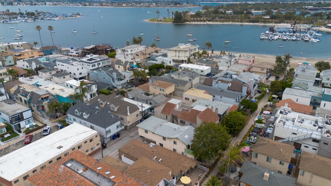 822 Island Ct in San Diego, CA - Building Photo - Building Photo