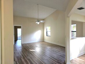 1717 Needles Ln E in Largo, FL - Building Photo - Building Photo