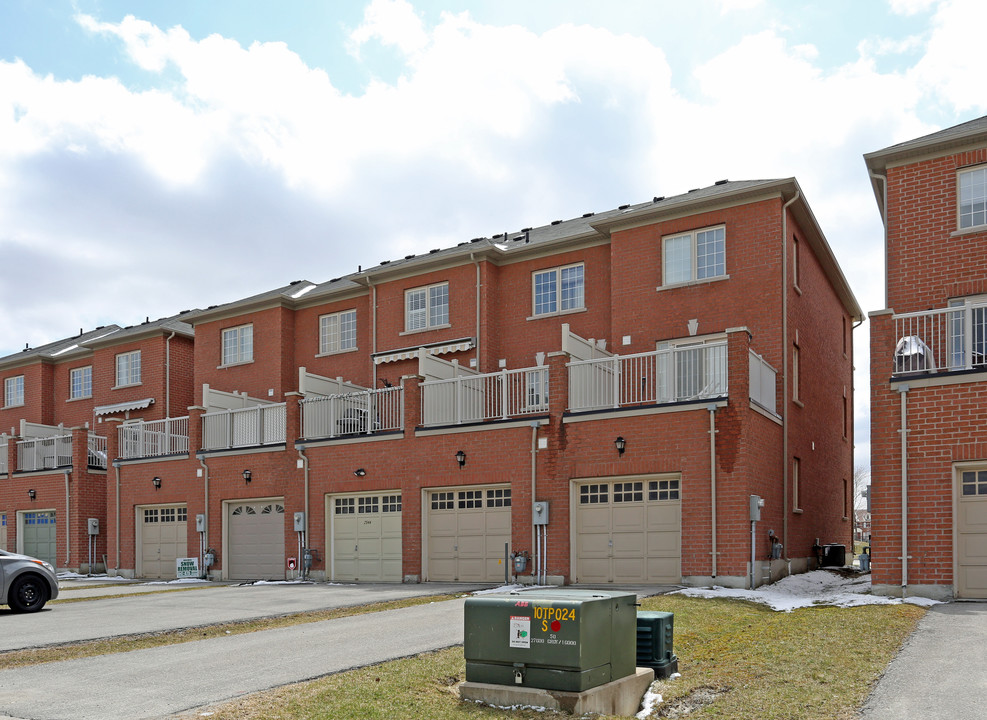 2540-2548 Bur Oak Ave in Markham, ON - Building Photo