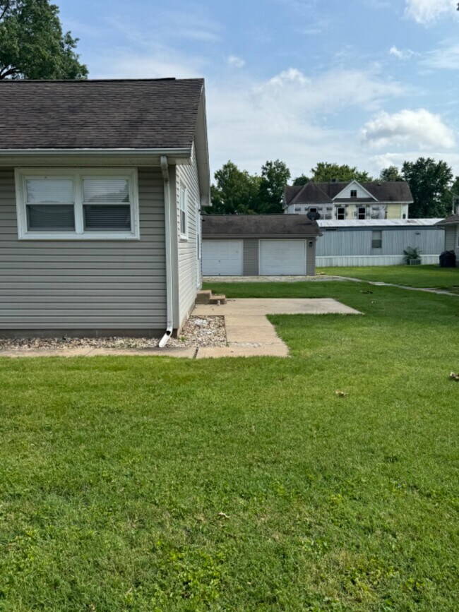 750 N 7th St in Breese, IL - Building Photo - Building Photo