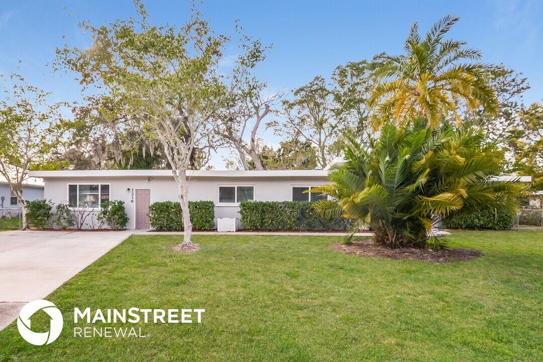 1216 67th St NW in Bradenton, FL - Building Photo