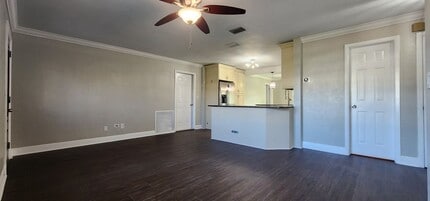 8211 7th St N in St. Petersburg, FL - Building Photo - Building Photo