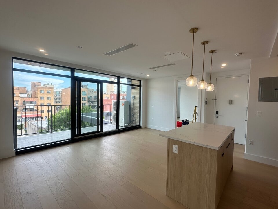 916 58th St in Brooklyn, NY - Building Photo