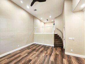 1373 Wayne Way in San Mateo, CA - Building Photo - Building Photo