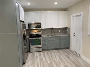 1145 NE 113th St in Miami, FL - Building Photo - Building Photo