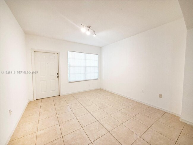 308 Belmont Ln in North Lauderdale, FL - Building Photo - Building Photo