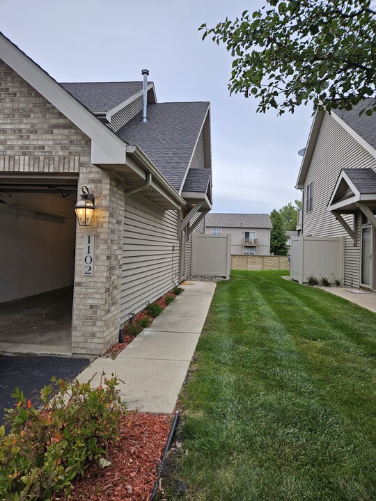 1102 Lakewood Ct-Unit -1102 in Schererville, IN - Foto de edificio