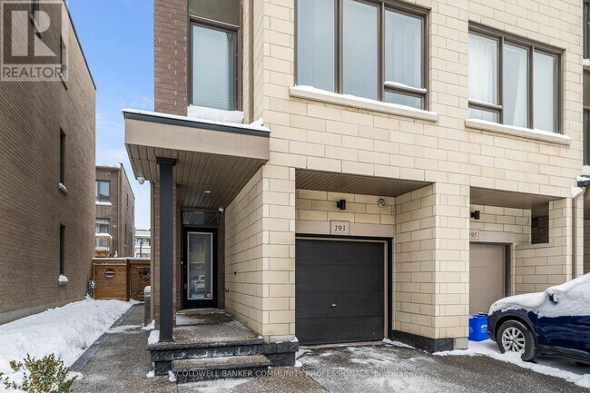 193 Huguenot Rd in Oakville, ON - Building Photo - Building Photo