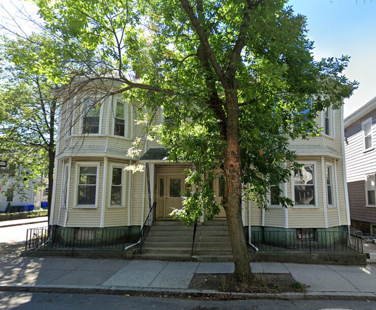 216 Freeman St in Brookline, MA - Building Photo