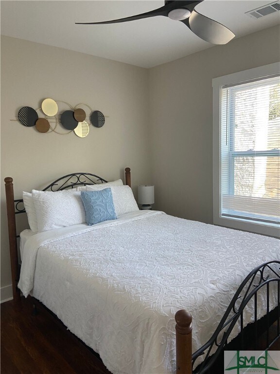 property at 905 E Park Ave