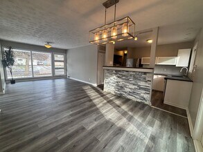 1776 Wakefield Dr in Akron, OH - Foto de edificio - Building Photo