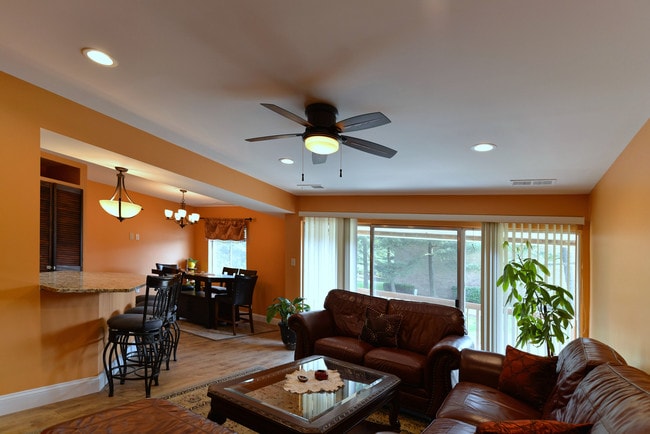 18601 Walkers Choice Rd, Unit 3 in Montgomery Village, MD - Building Photo - Building Photo