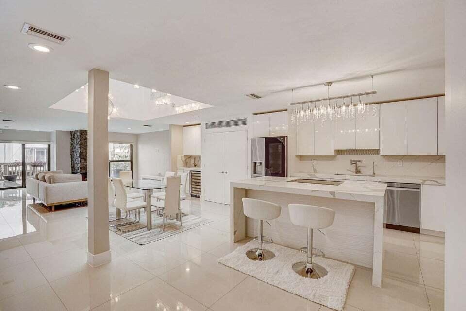 1127 Boca Cove Ln in Highland Beach, FL - Building Photo