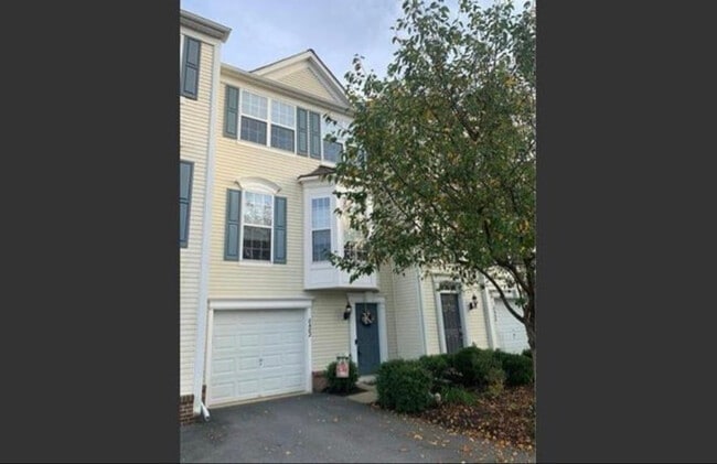 8482 Putnam Ct in Breinigsville, PA - Foto de edificio - Building Photo