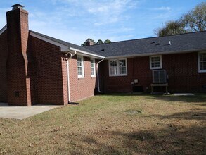 8 Terrace Dr in Poquoson, VA - Building Photo - Building Photo