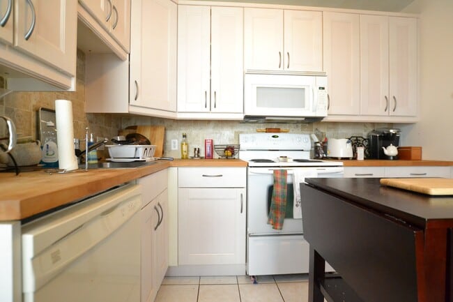 1472 Commonwealth Ave, Unit 2 in Boston, MA - Foto de edificio - Building Photo